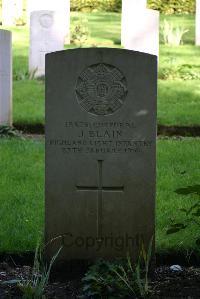 Authuile Military Cemetery - Blain, J