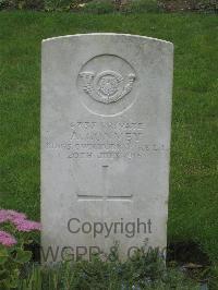 Authuile Military Cemetery - Convey, A