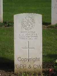 Authuile Military Cemetery - Fowells, E B