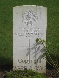 Authuile Military Cemetery - Hughes, T J