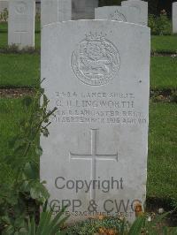 Authuile Military Cemetery - Illingworth, C