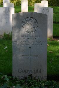 Authuile Military Cemetery - Mills, F