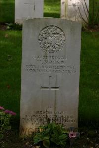 Authuile Military Cemetery - Moore, Dacre William