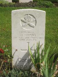 Authuile Military Cemetery - Owens, D