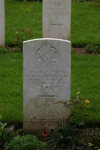 Authuile Military Cemetery - Pettigrew, Robert McCalmont