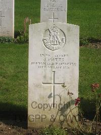 Authuile Military Cemetery - Potts, J