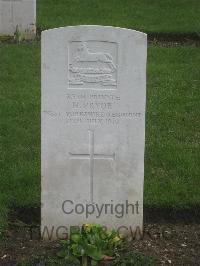 Authuile Military Cemetery - Pryor, H