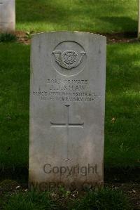 Authuile Military Cemetery - Shaw, John