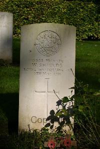 Authuile Military Cemetery - Shields, W