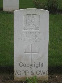 Authuile Military Cemetery - Slade, E