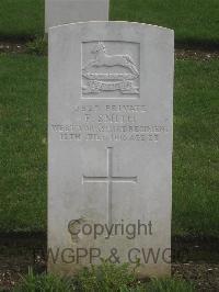 Authuile Military Cemetery - Smith, P