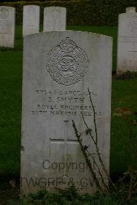 Authuile Military Cemetery - Smyth, S