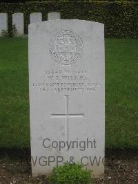 Authuile Military Cemetery - Wilkes, W S