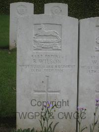 Authuile Military Cemetery - Wilson, R