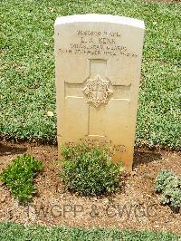 Medjez-El-Bab War Cemetery - Kerr, Laurence Roy