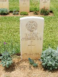 Medjez-El-Bab War Cemetery - MacAffer, Edward