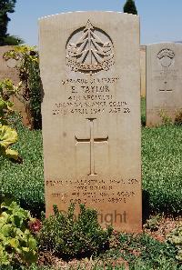 Medjez-El-Bab War Cemetery - Taylor, Frank