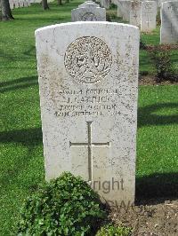 Coriano Ridge War Cemetery - Carrick, James