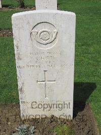 Coriano Ridge War Cemetery - Davis, Lawrence