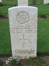 Coriano Ridge War Cemetery - Davis, Wilfred M.