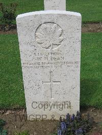 Coriano Ridge War Cemetery - Dean, William H.