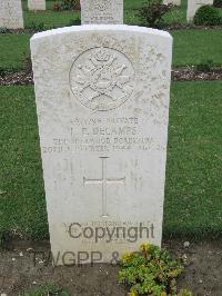 Coriano Ridge War Cemetery - Decamps, Leonard Ernest