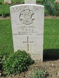 Coriano Ridge War Cemetery - Dicks, Ernest