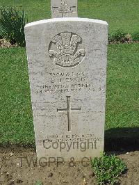 Coriano Ridge War Cemetery - Evans, Evan John