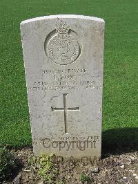 Coriano Ridge War Cemetery - Fox, Frederick