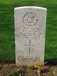 Coriano Ridge War Cemetery - Gordon, Thomas