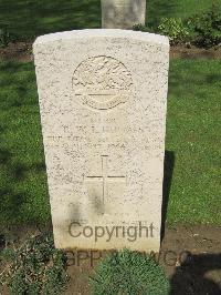 Coriano Ridge War Cemetery - Holmes, Richard William Lumsden