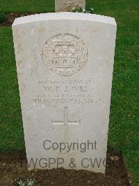 Coriano Ridge War Cemetery - Ives, Walter Francis John