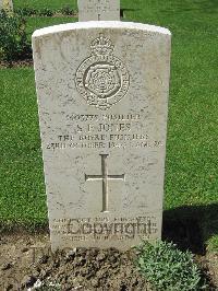 Coriano Ridge War Cemetery - Jones, Stanley Frederick