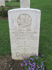 Coriano Ridge War Cemetery - Leatherbarrow, Tom