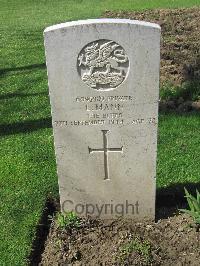 Coriano Ridge War Cemetery - Mann, Leonard