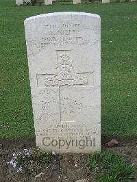 Coriano Ridge War Cemetery - Mills, Bertie