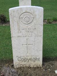 Coriano Ridge War Cemetery - Norris, Eric