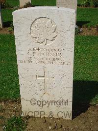 Coriano Ridge War Cemetery - Richards, Garland F.