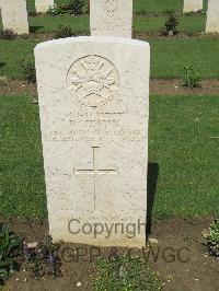 Coriano Ridge War Cemetery - Simcox, Richard