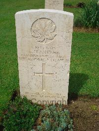 Coriano Ridge War Cemetery - Smythe, Lorne N.