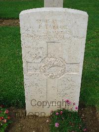 Coriano Ridge War Cemetery - Taylor, Paul