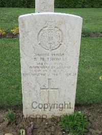 Coriano Ridge War Cemetery - Thomas, Richard Henry