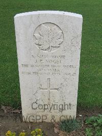 Coriano Ridge War Cemetery - Vogel, John Phillip