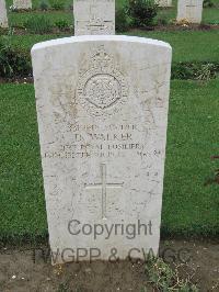 Coriano Ridge War Cemetery - Walker, Douglas