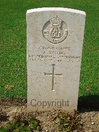 Coriano Ridge War Cemetery - Young, Leslie