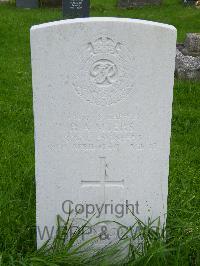 Barnoldswick (St. Mary-Le-Gill) Churchyard - Myers, Robinson Allan