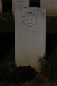 St. Souplet British Cemetery - Ayres, J H