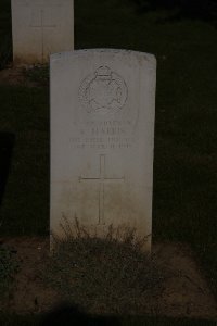 St. Souplet British Cemetery - Harris, R