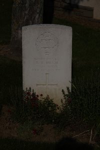 St. Souplet British Cemetery - Helm, R R