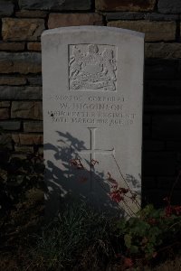 St. Souplet British Cemetery - Higginson, W